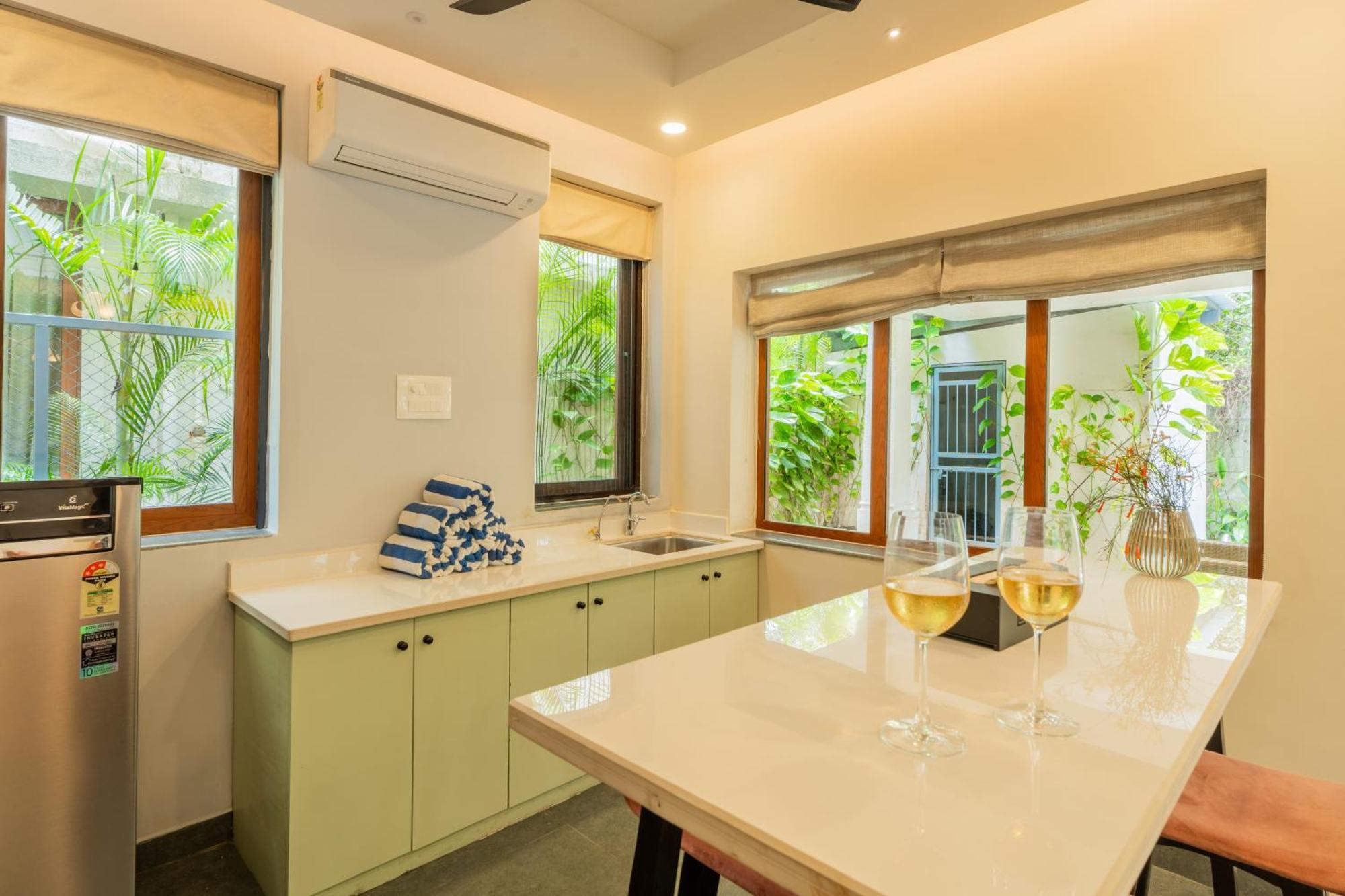 Elivaas 3 Bhk Pvt Pool & Bar - Villa Valerie Oxel エクステリア 写真