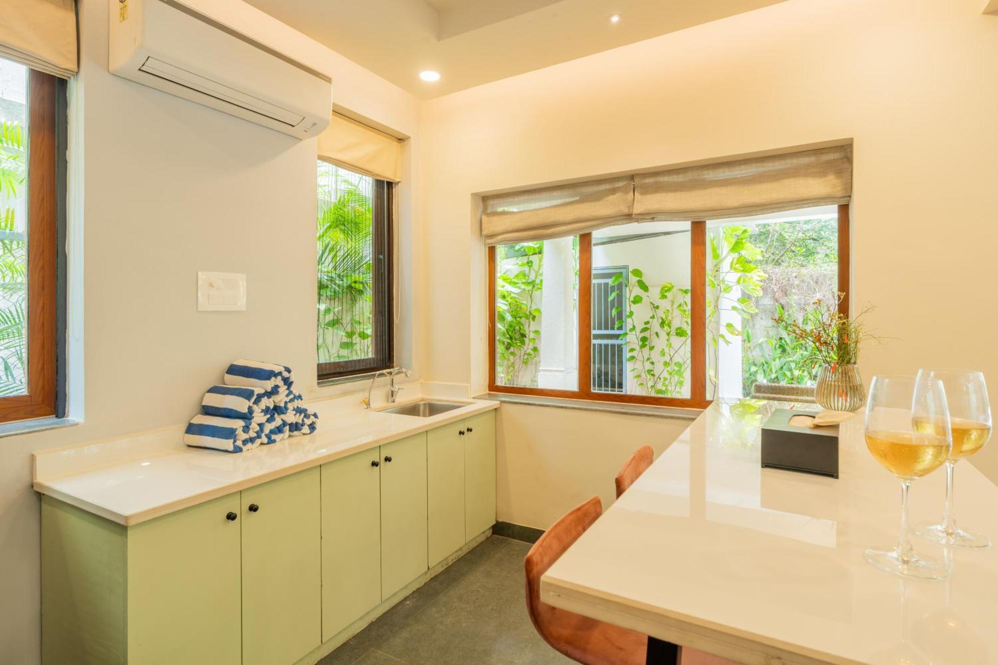 Elivaas 3 Bhk Pvt Pool & Bar - Villa Valerie Oxel エクステリア 写真